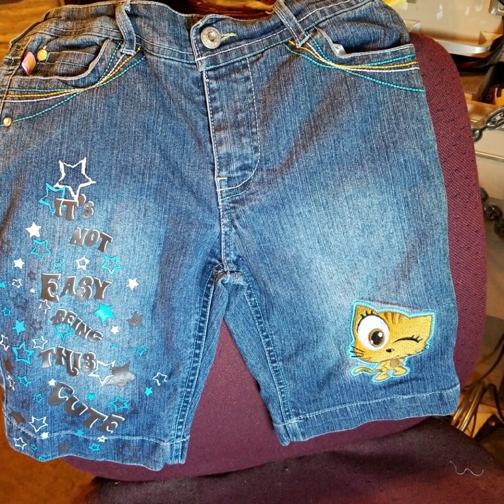 25# It's not easy being this cute short pants